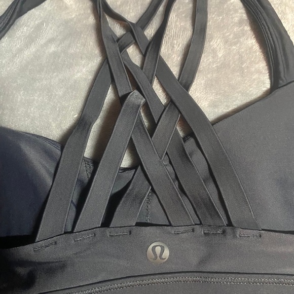 Lululemon sports bra - Picture 3 of 3